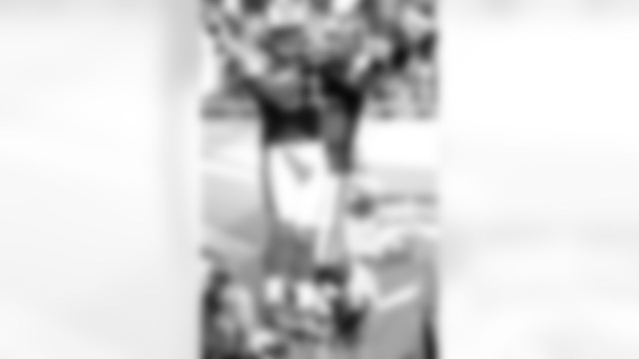 Dustin Keller Photos