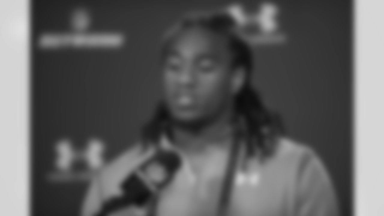 Thompson was recognized with the Paul Hornung Trophy as the nation's most versatile player in 2014. The junior primarily starred at OLB for the Huskies, but also rushed for 456 yards on just 61 carries (7.5-yard average) during the regular season.