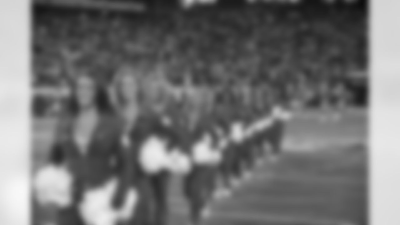 New York Jets Flight Crew: Jets vs Patriots