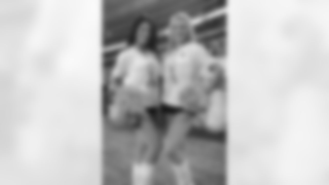 2010 Week 5 Jets vs Vikings Flight Crew Photos