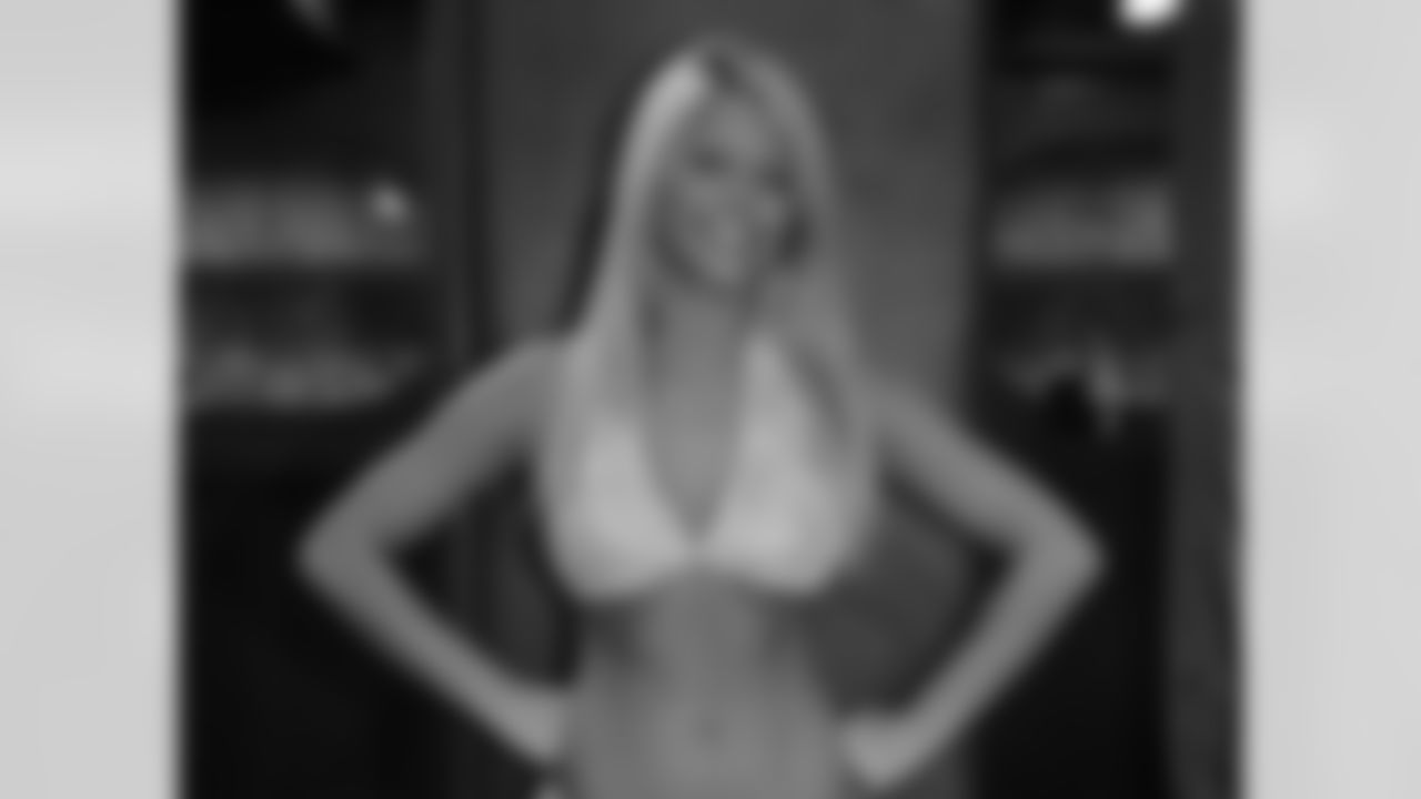 Jessica S - 2009 Flight Crew Member Photos