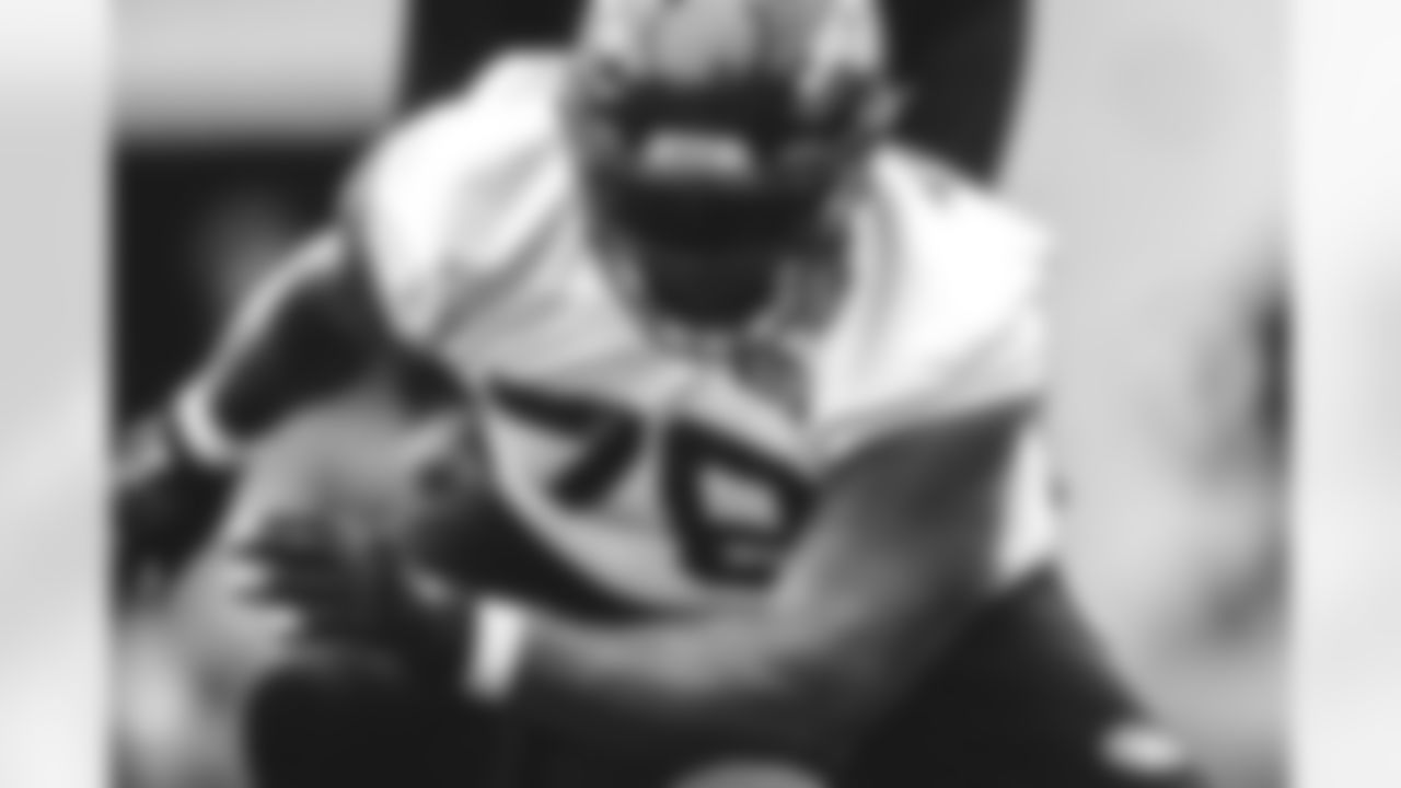 OL Laken Tomlinson