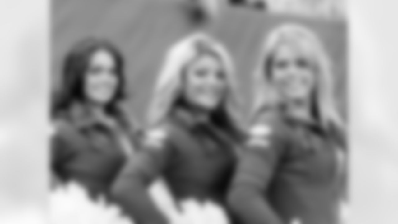 2009 Week 11 Jets vs Panthers Flight Crew Photos