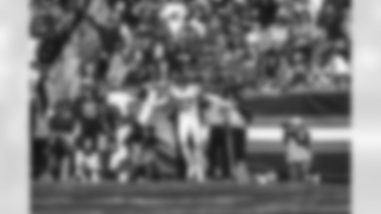 E_SNY30272