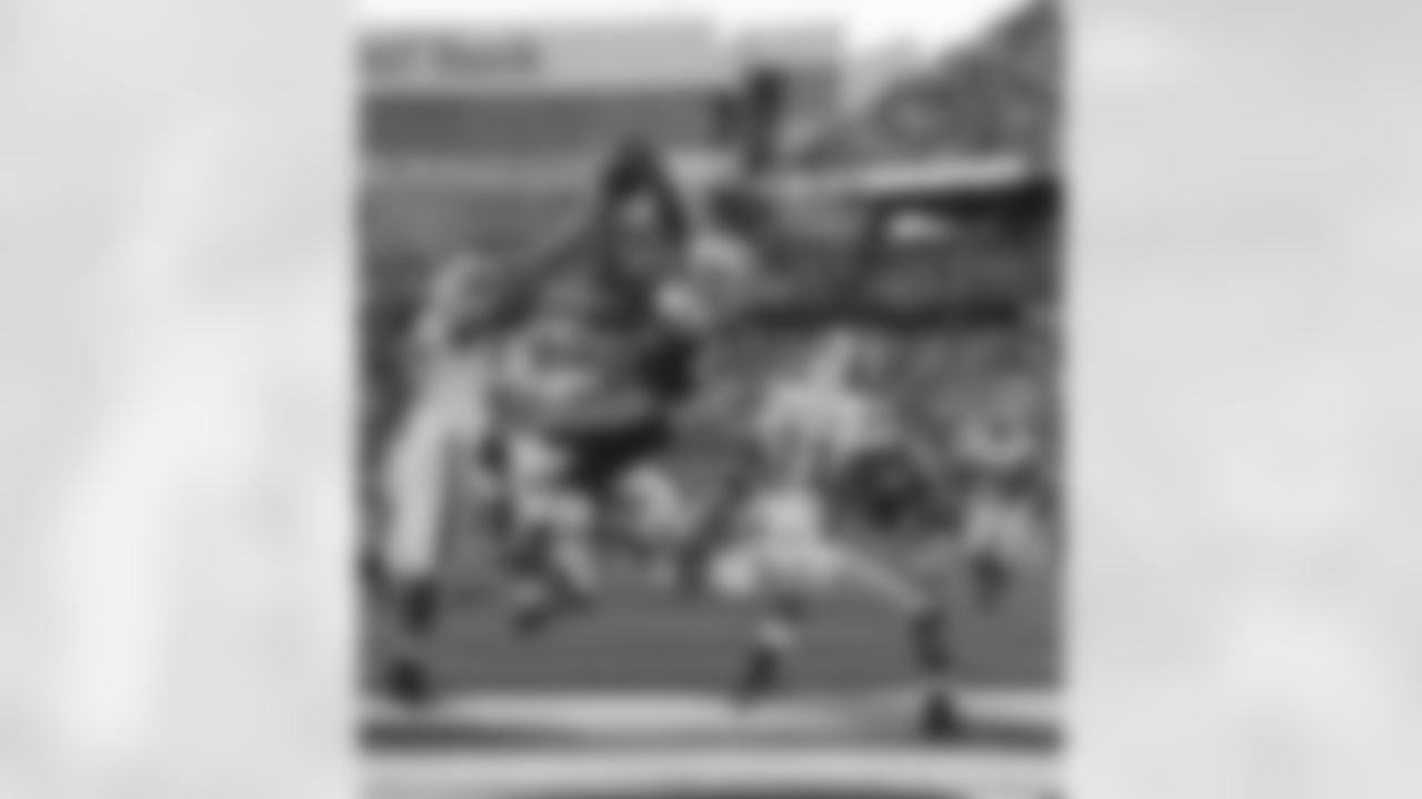 2011 Regular Season Week 9 Jets at Bills Game Photos