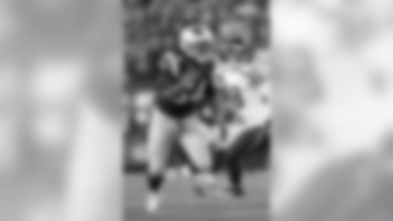 LB Dont'a Hightower