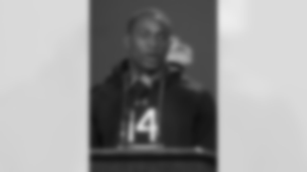 Ekpre-Olomu starting in all 13 games in 2014, recording 84 tackles and 3 INTs. He sustained a season-ending knee injury in 2014, but is still listed as the fifth best CB in the 2015 Draft.