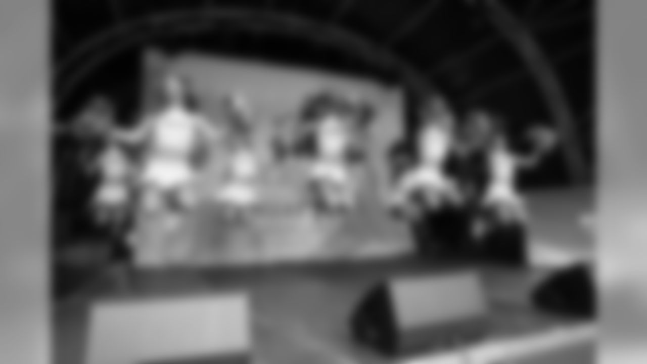 NFL_PICADILLY_MGJ-115