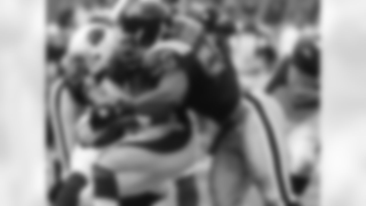 Vernon Gholston Photos