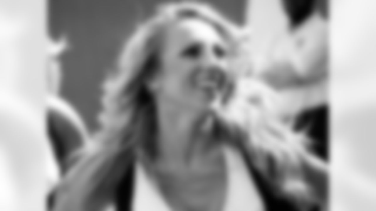 Laura D. 2009 Flight Crew Member Photos