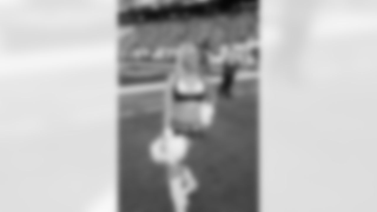 New York Jets Flight Crew: Jets vs Chargers
