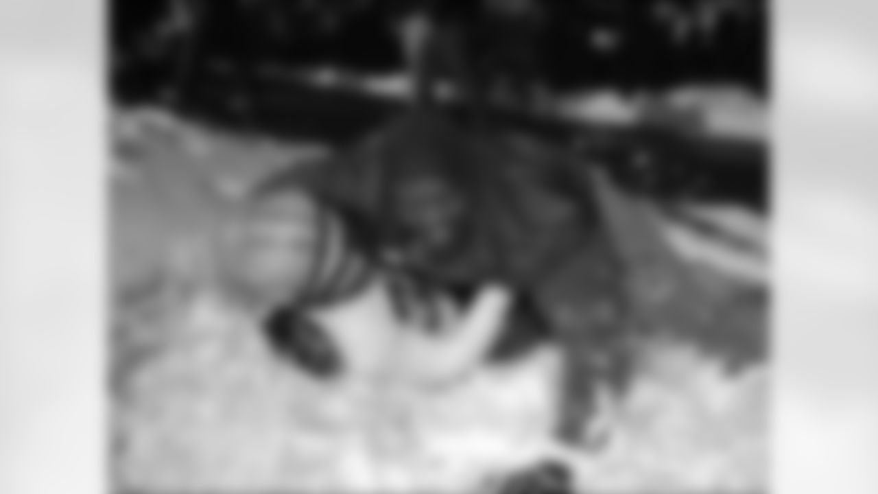 2002 - Josh Evans tackles a teammate in the snow after a practice at the Jets Weeb Ewbank Hall training complex