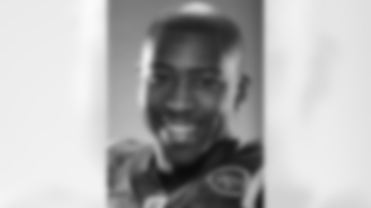 Darrelle Revis 1/10/08 Photo Shoot (Photo by Al Bello/Getty Images)