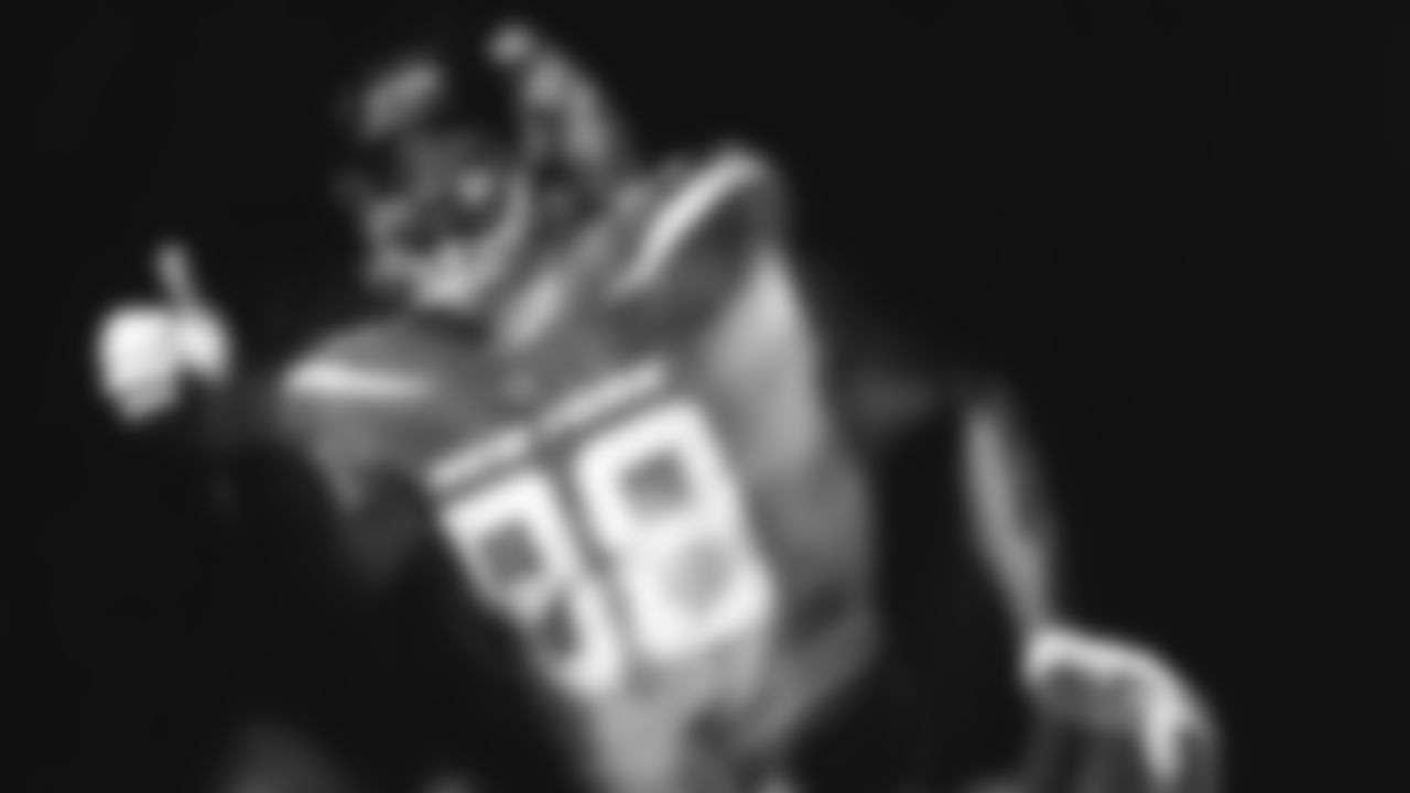 98 Kyle Phillips, DL