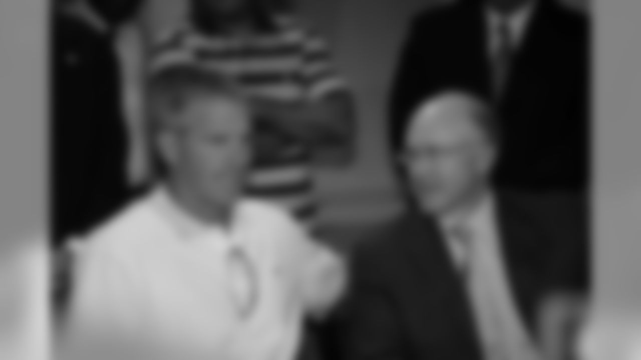 08 Brett Favre welcomed at City Hall