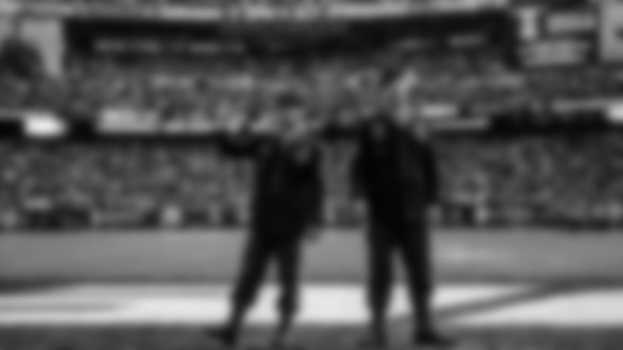 37-SALUTE_TO_SERVICE_111019_GR_191