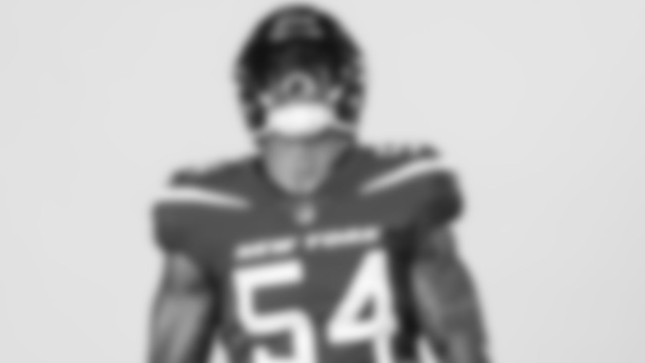 LB Avery Williamson