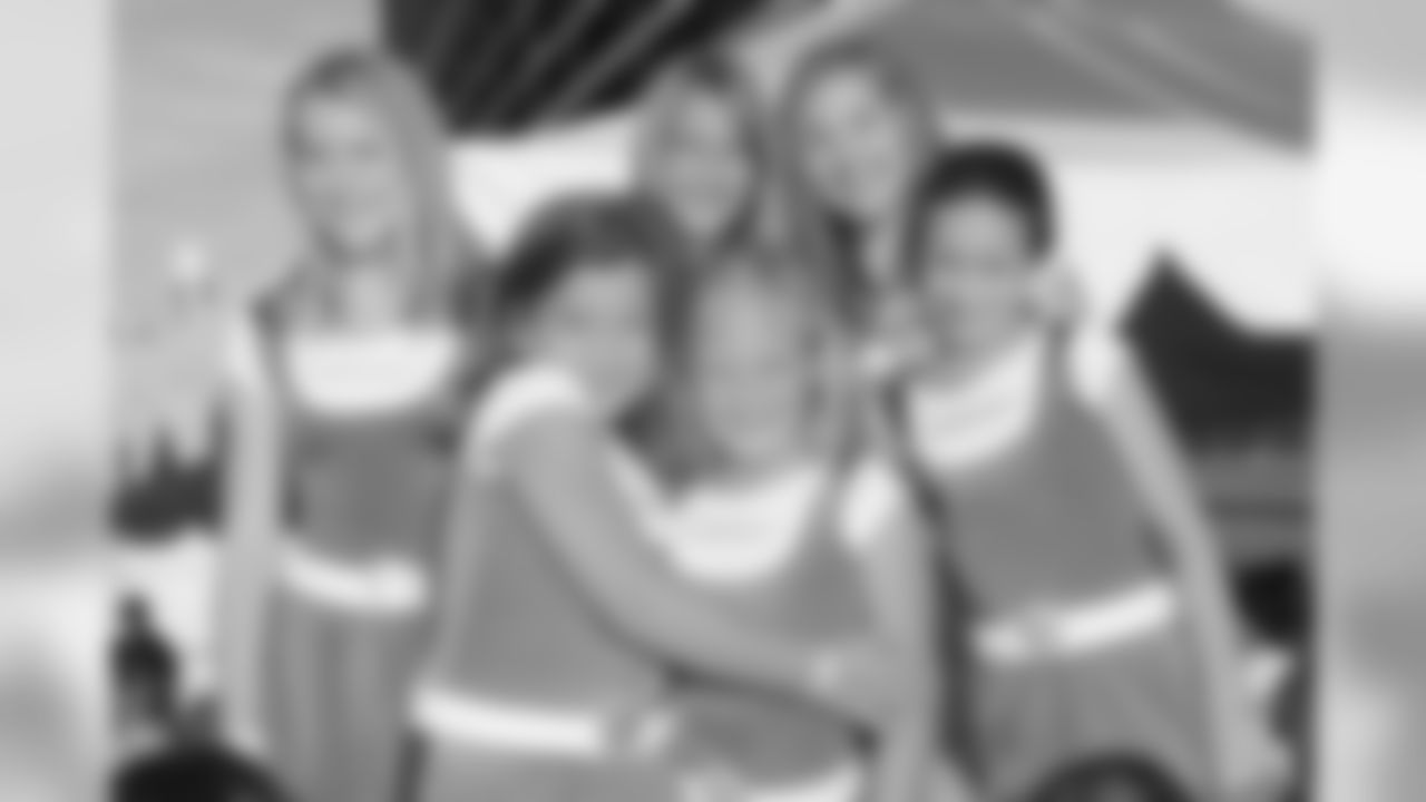 2011 Preseason Week 4 Jets vs Eagles Junior Flight Crew Photos