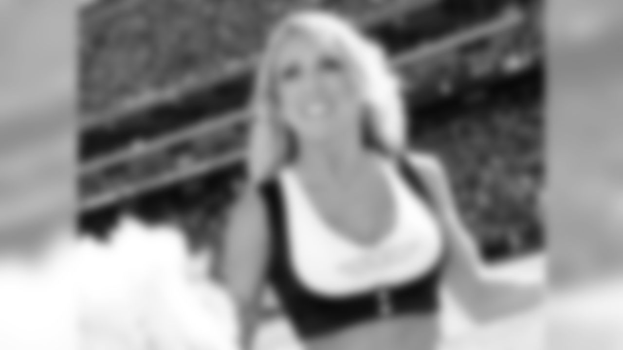 Laura D. 2009 Flight Crew Member Photos