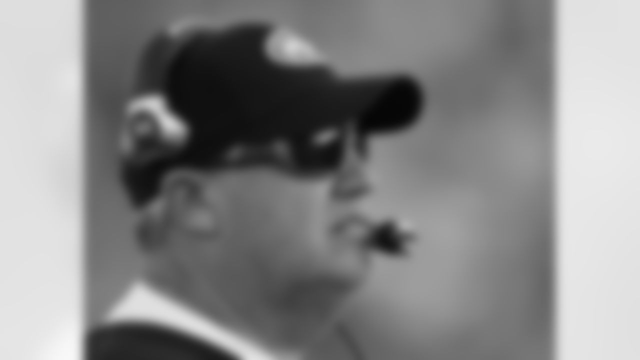 2011 Regular Season Week 9 Jets at Bills Game Photos