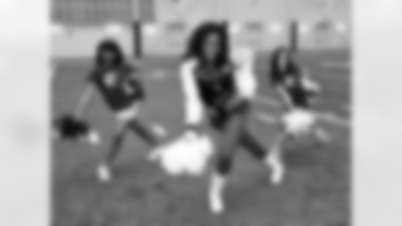 2010 NY Jets Junior Flight Crew Photo Shoot
