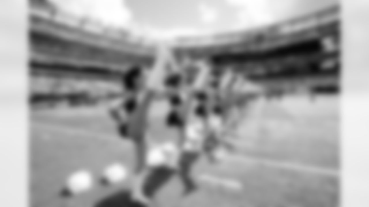 New York Jets Flight Crew: Jets vs Cowboys