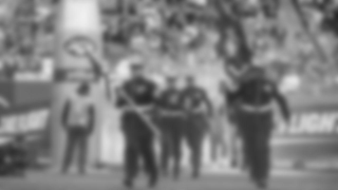 24-SALUTE_TO_SERVICE_111019_GR_143