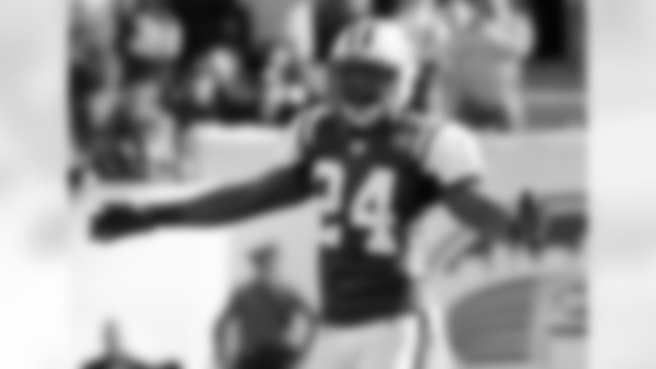 Darrelle Revis Photos
