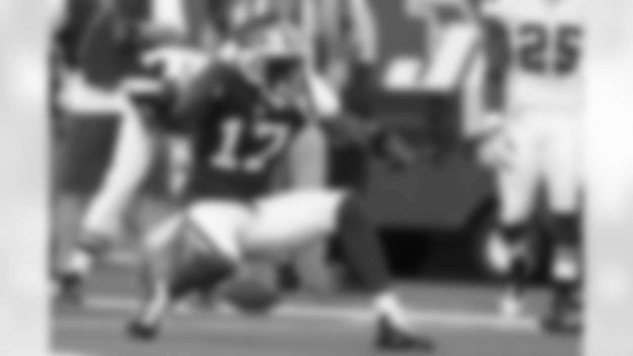 2011 Regular Season Week 12 Jets vs Bills Game Photos