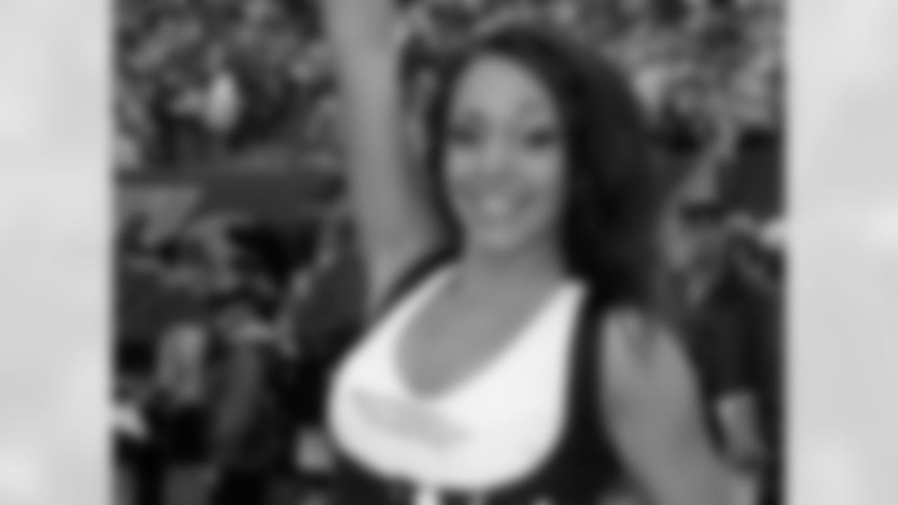 Justine 2009 Flight Crew Member Photos