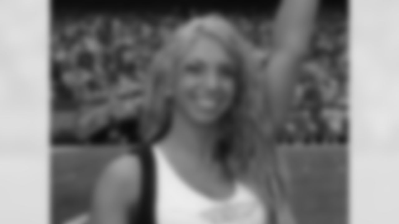 Lauren P. 2009 Flight Crew Member Photos
