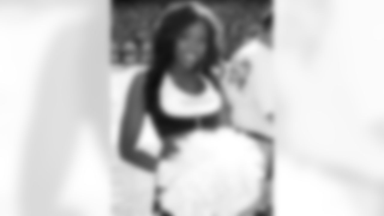 Jasmine 2009 Flight Crew Member Photos