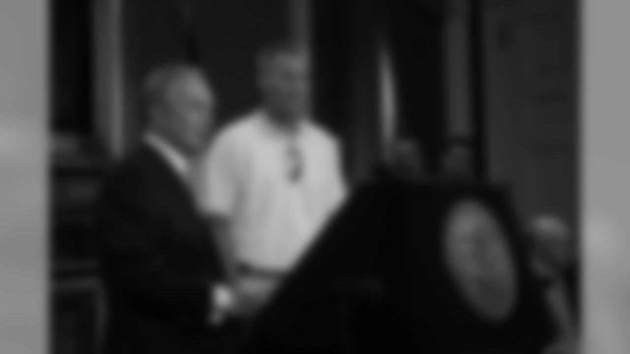08 Brett Favre welcomed at City Hall