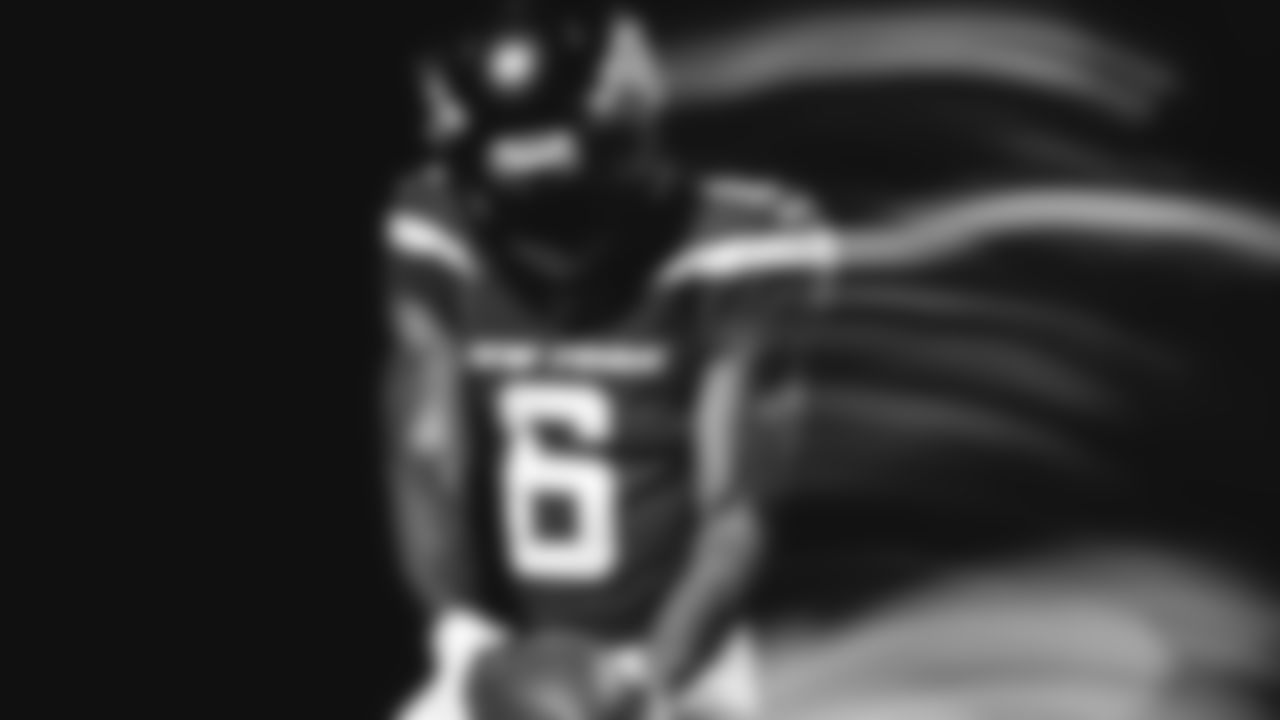 6 Tim White, WR