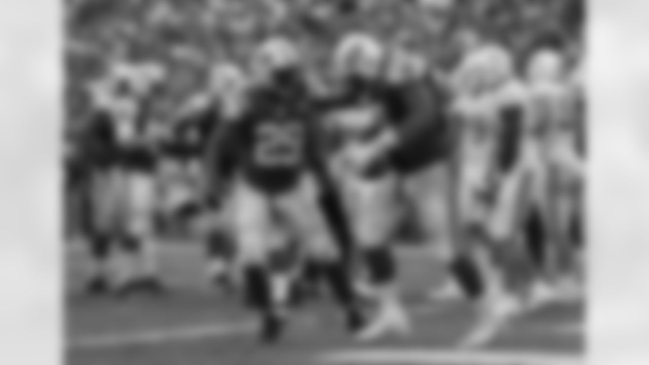 DT/FB Sheldon Richardson (No. 91) may not have had the elusiveness or speed of his teammate RB Bilal Powell (No. 29), but the rookie D-lineman did manage to out-score the third-year back with two rushing touchdowns for himself (including one at Miami Week 17), compared to one for Powell.