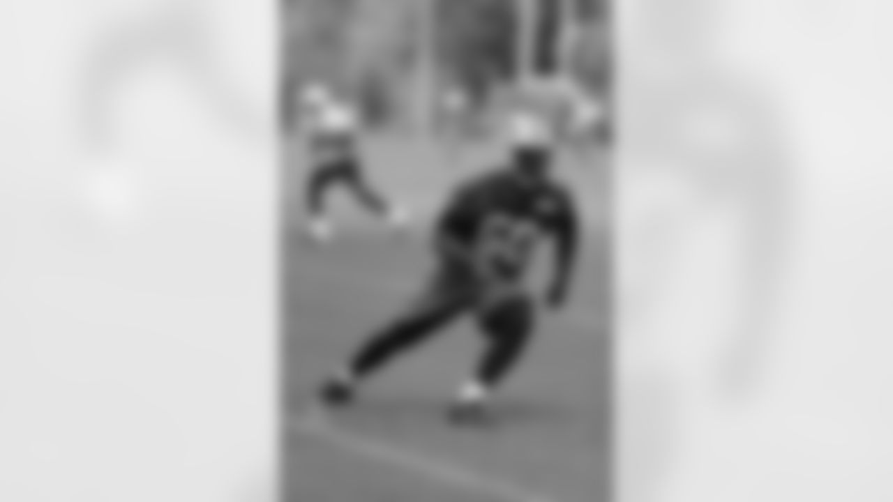 LB Deion Barnes