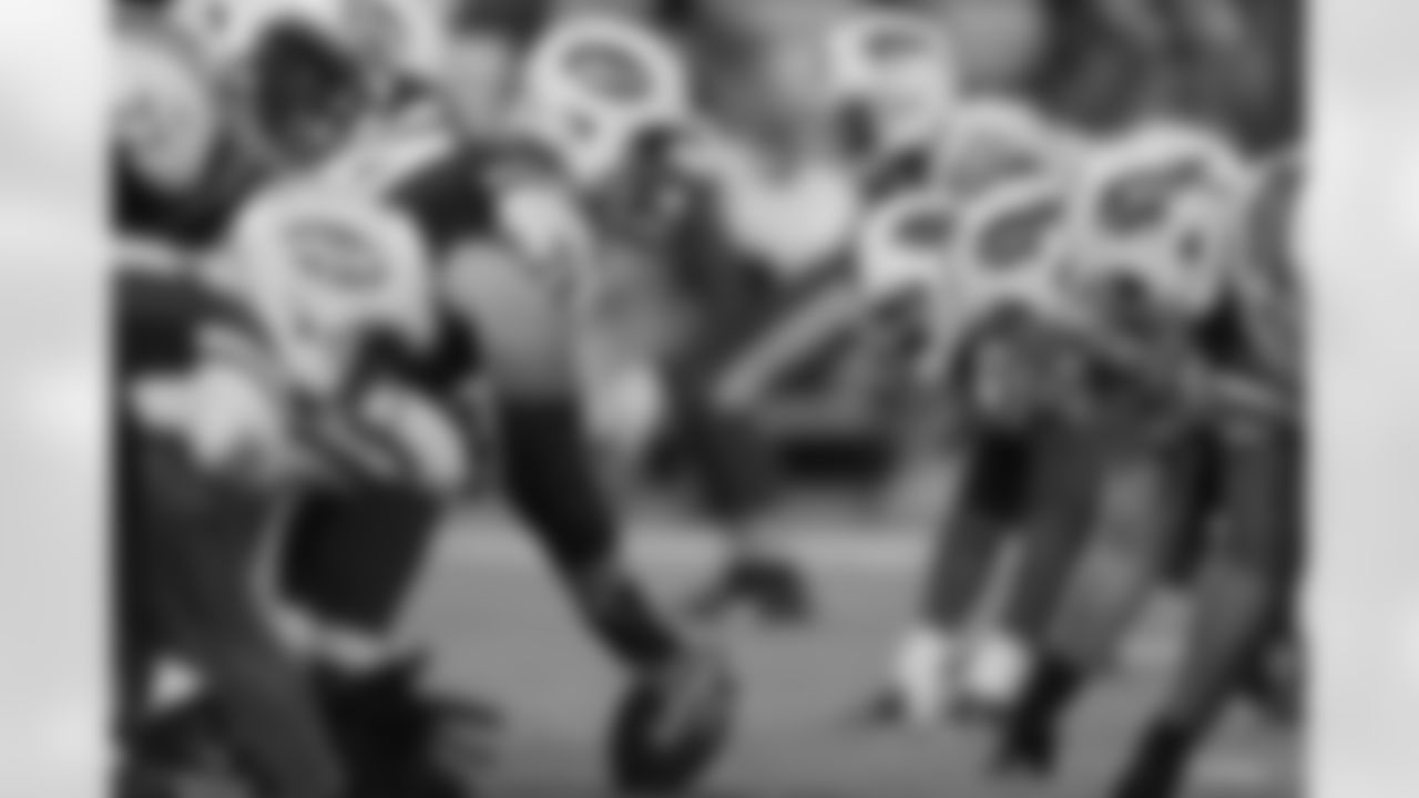 Center Nick Mangold