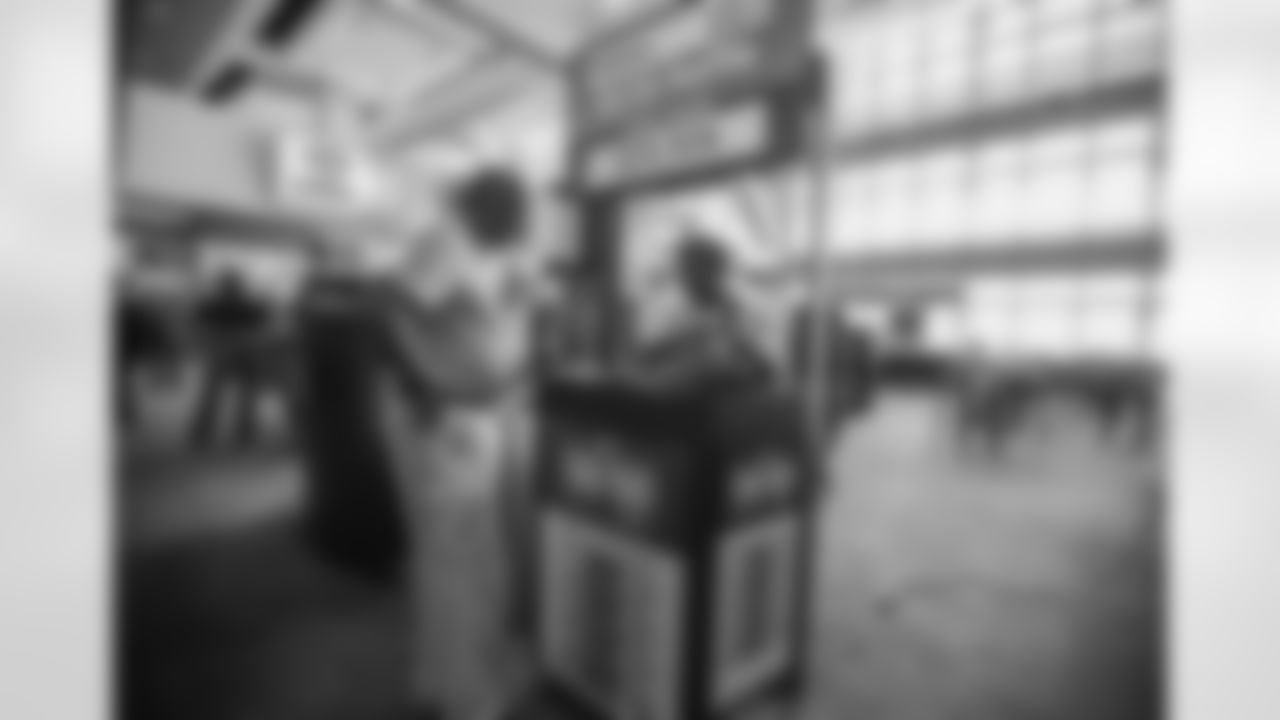 E_1D2_6915_1
