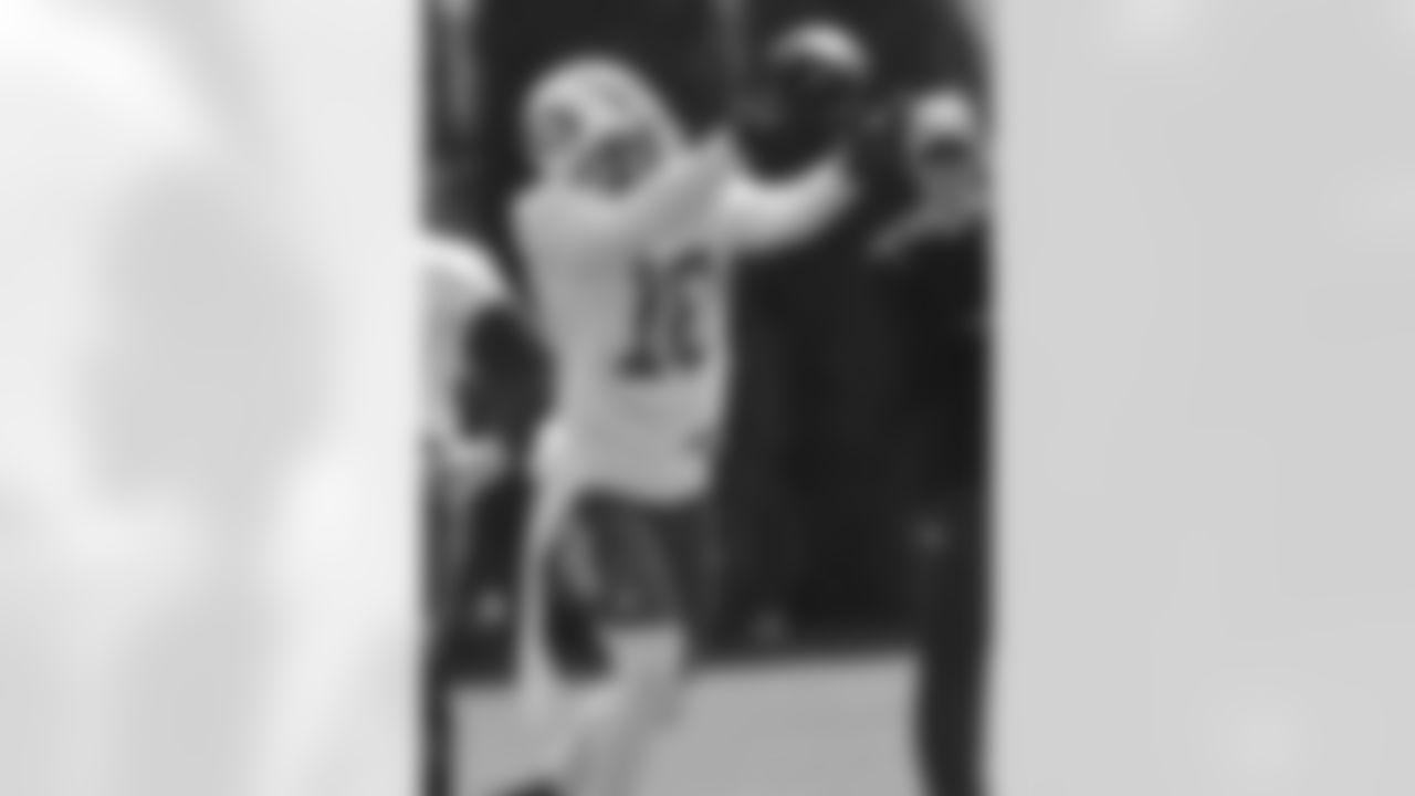 WR T.J. Graham