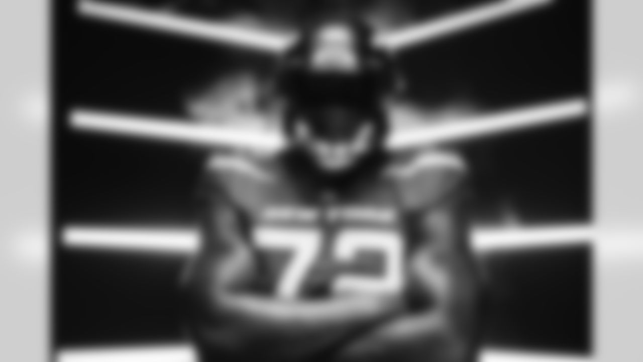 DL Micheal Clemons