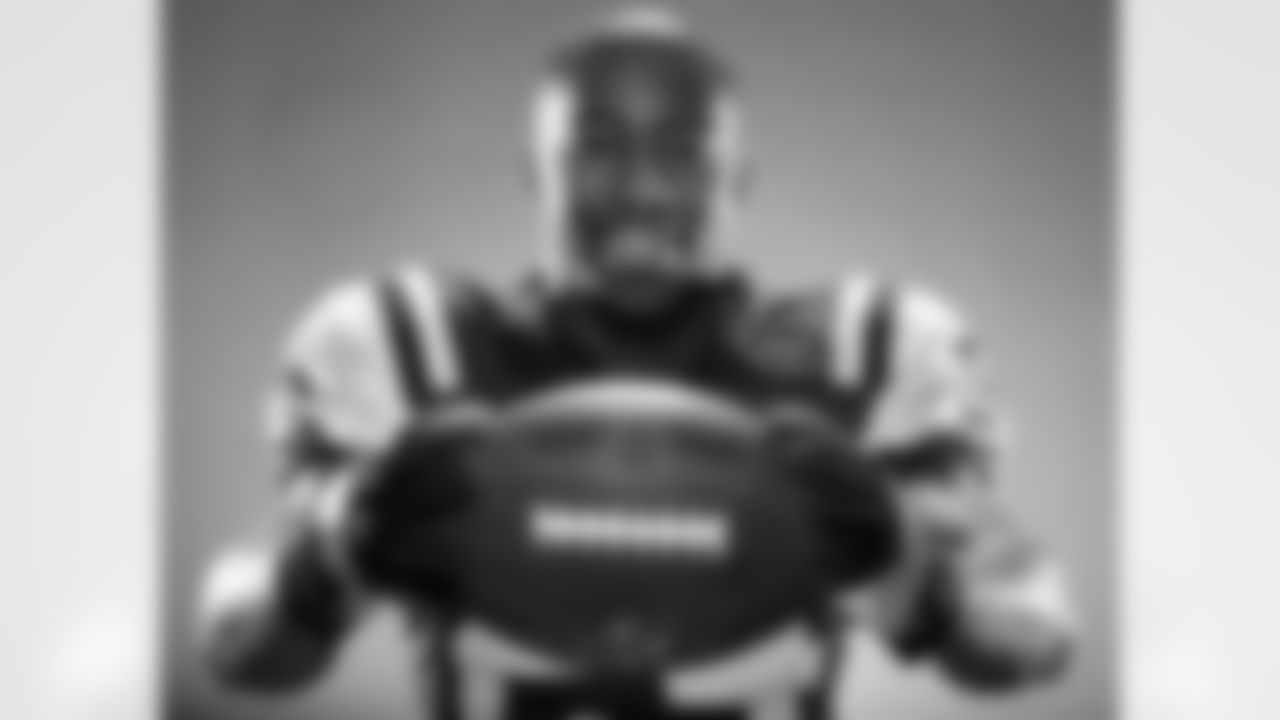 Darrelle Revis 1/10/08 Photo Shoot (Photo by Al Bello/Getty Images)