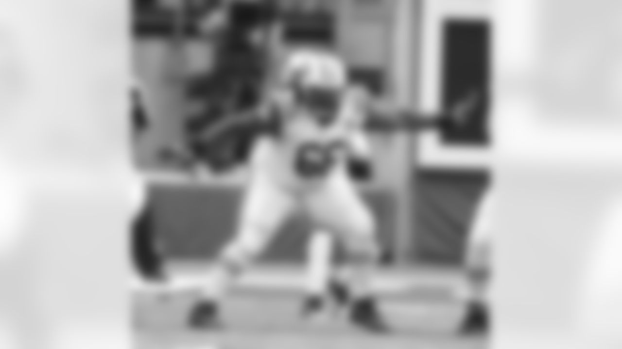 March 12: Jets re-sign G Willie Colon. The team's starting right guard for the past two seasons, Colon will remain a veteran leader for the Green & White.