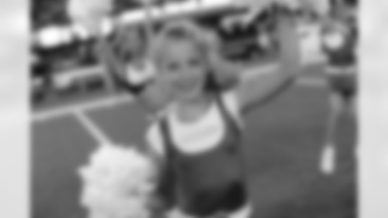 2010 Preseason Week 2 Jets vs Redskins Junior Flight Crew Photos