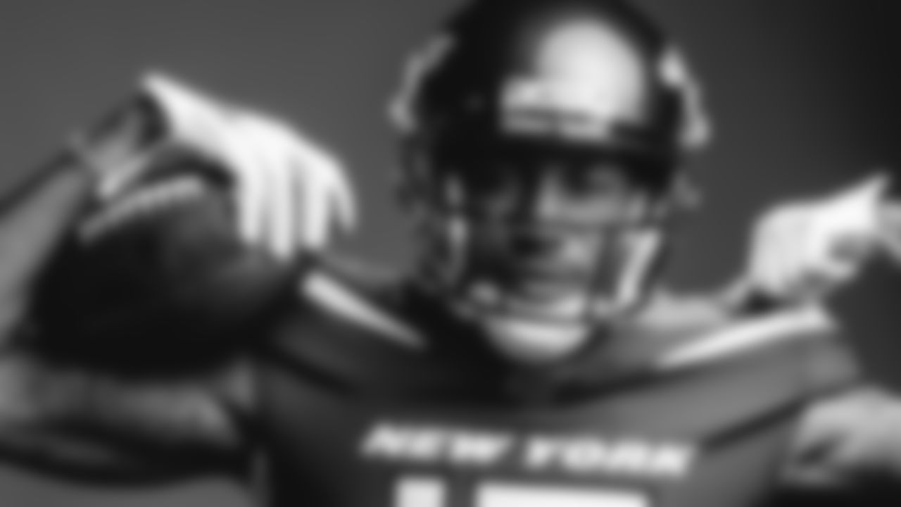 17 Charone Peake, WR