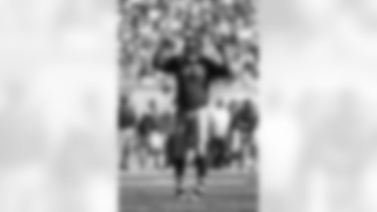 Shaun Ellis Photos