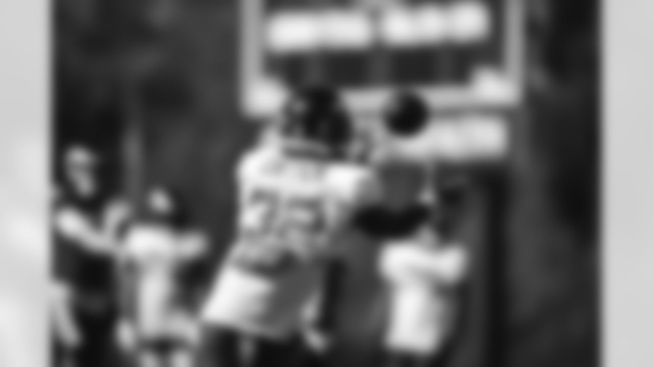 RB Michael Carter