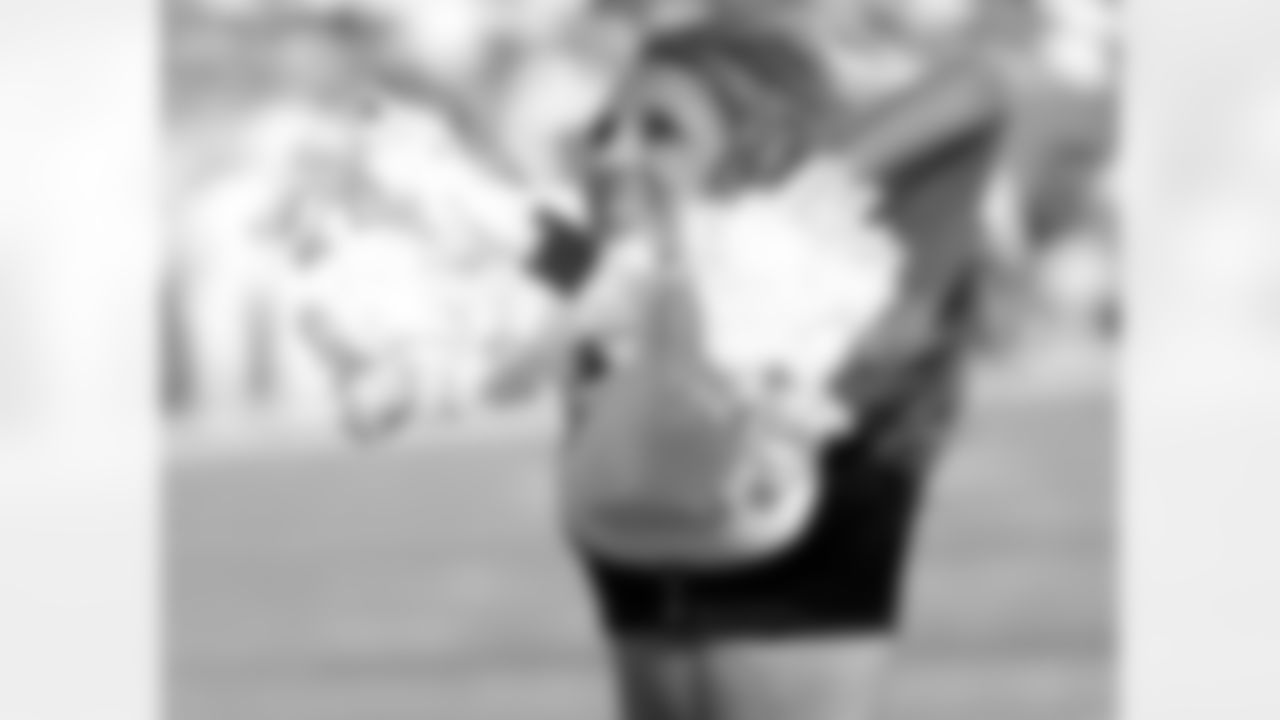 Laura D. 2009 Flight Crew Member Photos