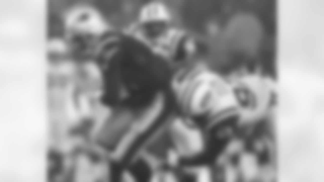 Shaun Ellis Photos