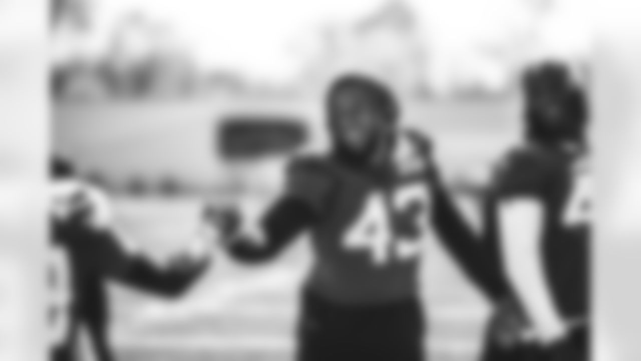 LB Del'Shawn Phillips