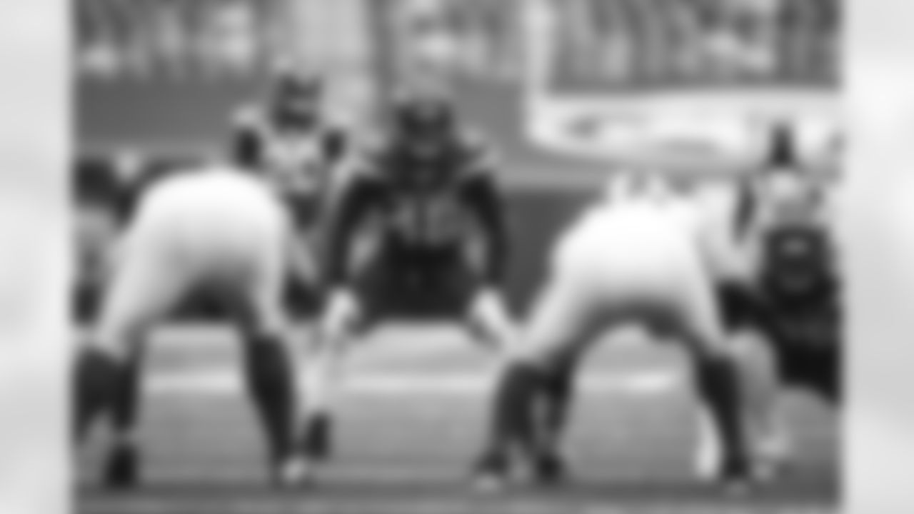 Unrestricted Free Agent
LB Neville Hewitt
